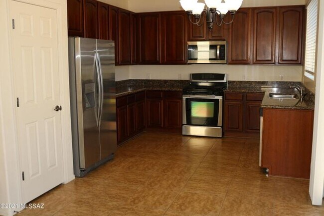 Building Photo - Move in Ready 2 bedroom 2 bath with den!