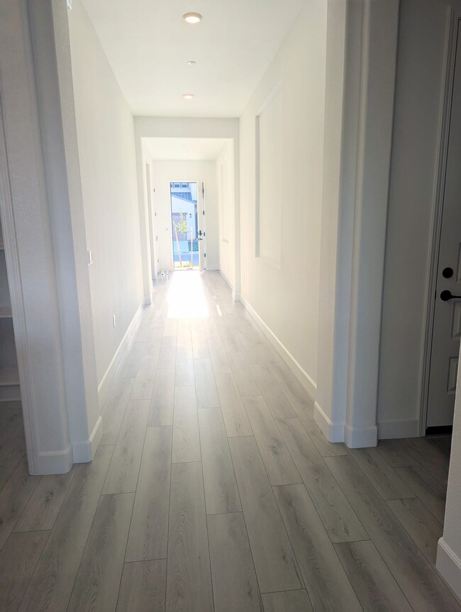 Building Photo - 5069 Brooks Cir