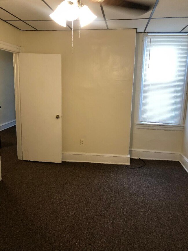 Primary Photo - 2127 S 65th St