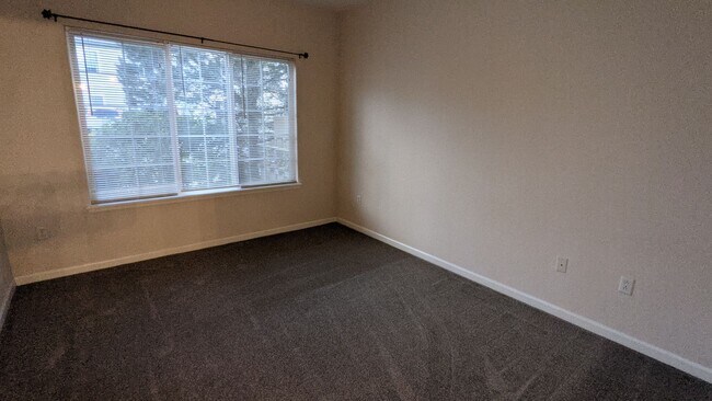 Building Photo - AWESOME 2-BEDROOM CONDO INCL. GARAGE, SWIM...