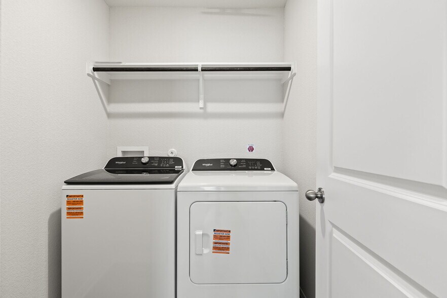 Building Photo - 821 Sun Grove Trl