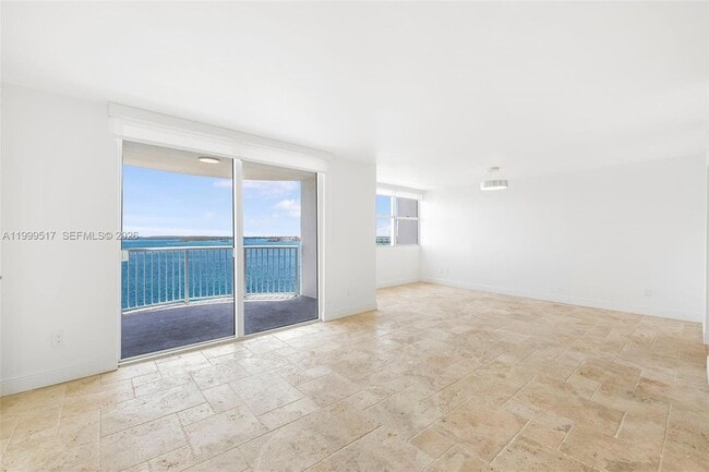 Building Photo - 1420 Brickell Bay Dr