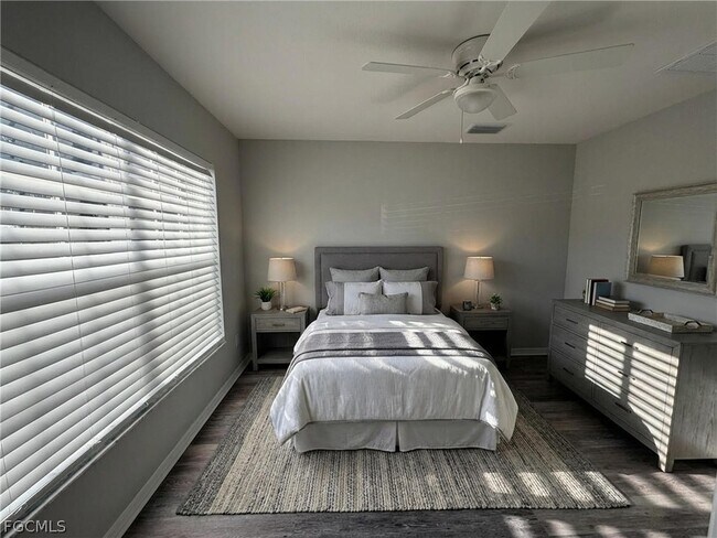 Building Photo - 4311 NE 23rd Pl