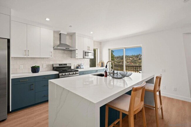 Building Photo - 2483 Oxford Ave