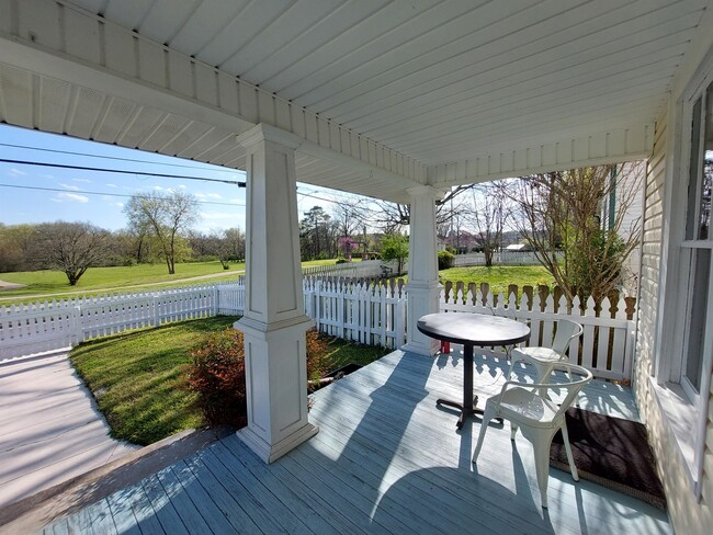 Building Photo - 203 Riverside Dr