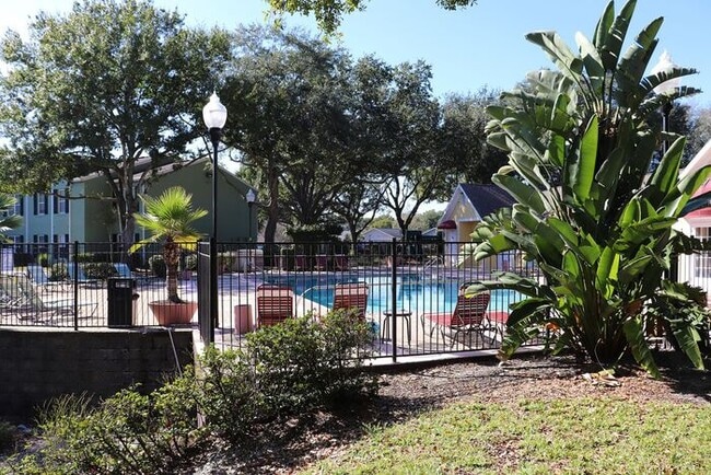 Building Photo - Newly renovated first floor condo! 2 bedrooms