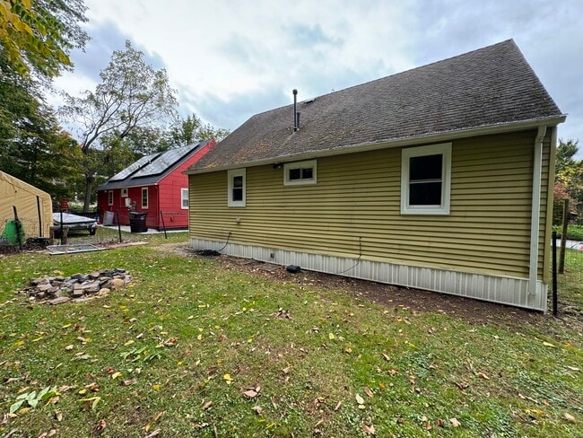Building Photo - 56 Covington St
