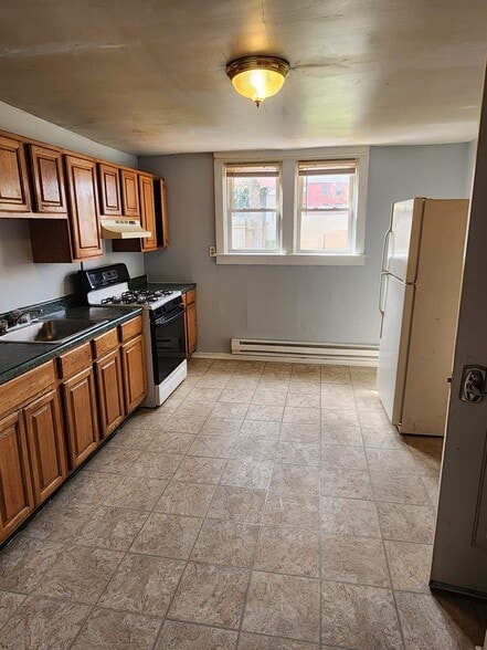 First Floor Full Kitchen - 232 N Shippen St
