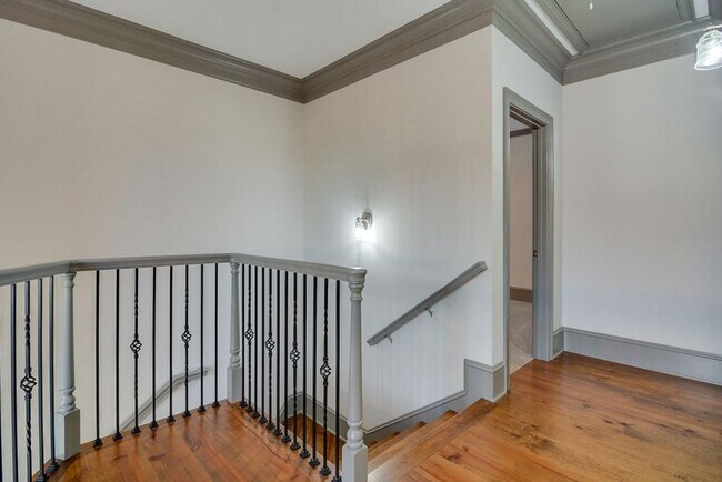 Building Photo - 3057 Leaning Oak Way