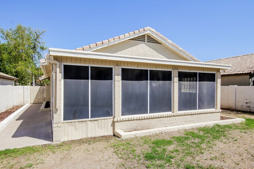 Building Photo - 1310 N Blackstone Dr