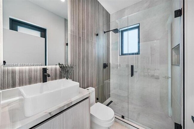 Building Photo - 2937 SW 21st St