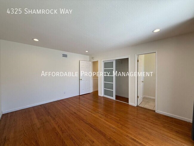 Building Photo - 4325 Shamrock Way