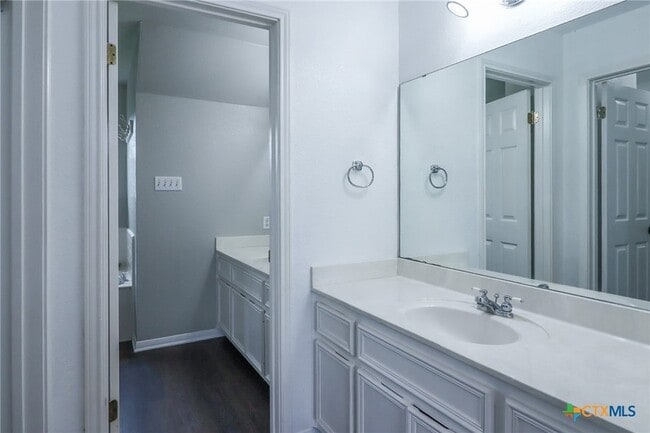 Building Photo - 1810 Mesa Oaks Cir