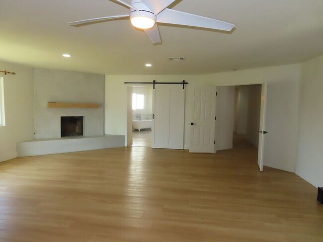 Building Photo - 29710 Vallejo Ave
