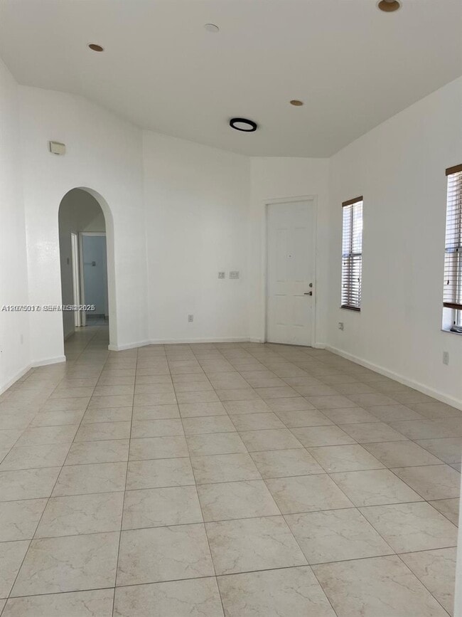 Building Photo - 2315 NE 37th Rd