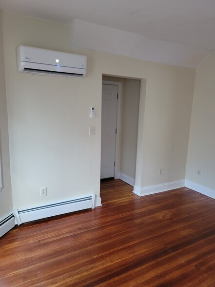 Building Photo - 56 Elizabeth St