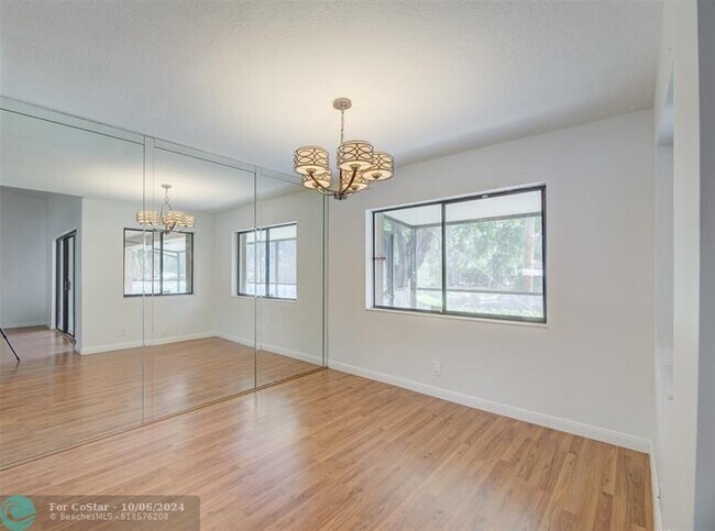 Building Photo - 9200 Chelsea Dr S