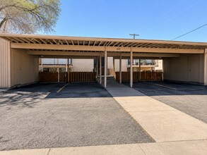 Building Photo - West Valley Condo with Prime Location in West Valley!