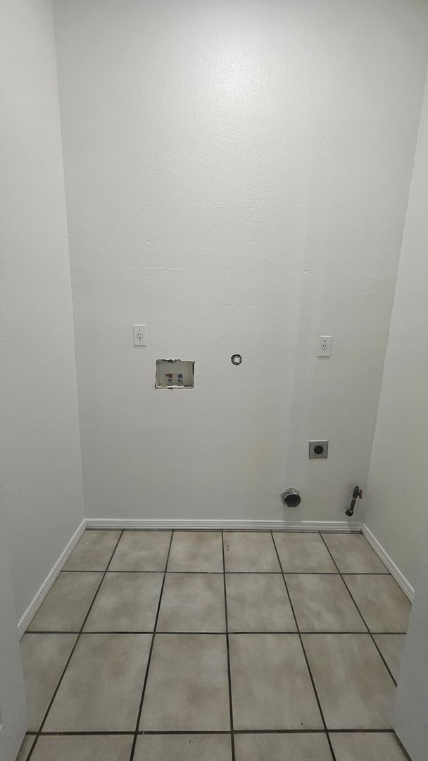 Building Photo - 5401 Alice Ave NE