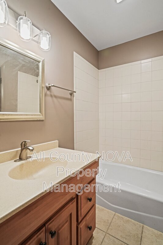 Building Photo - 6428 Earlham Dr