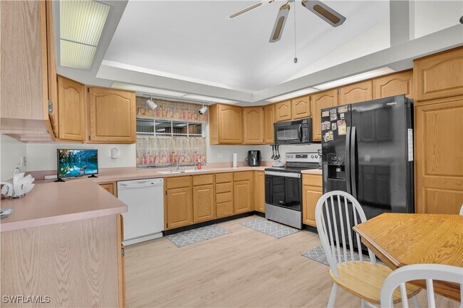 Building Photo - 1251 Broadwater Dr