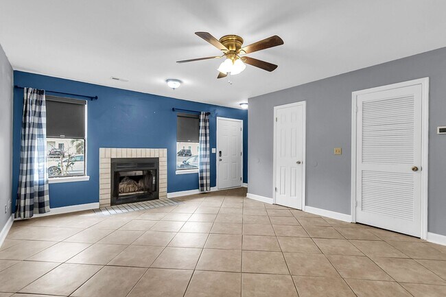 Building Photo - 206 Pine Shadow Dr