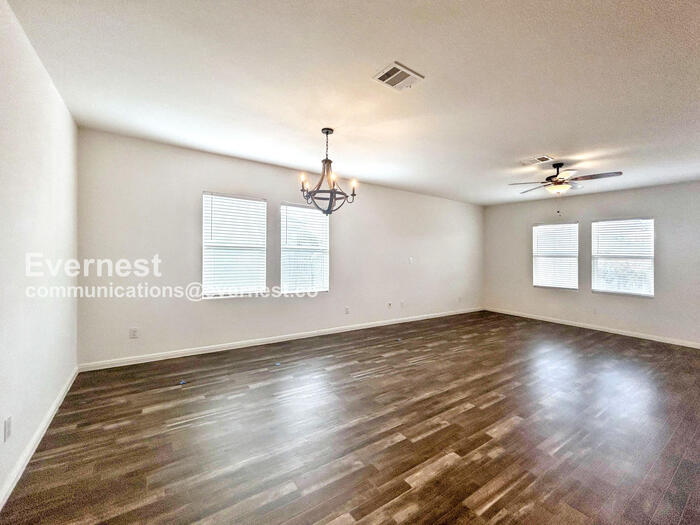 Building Photo - 400 Seneca Loop