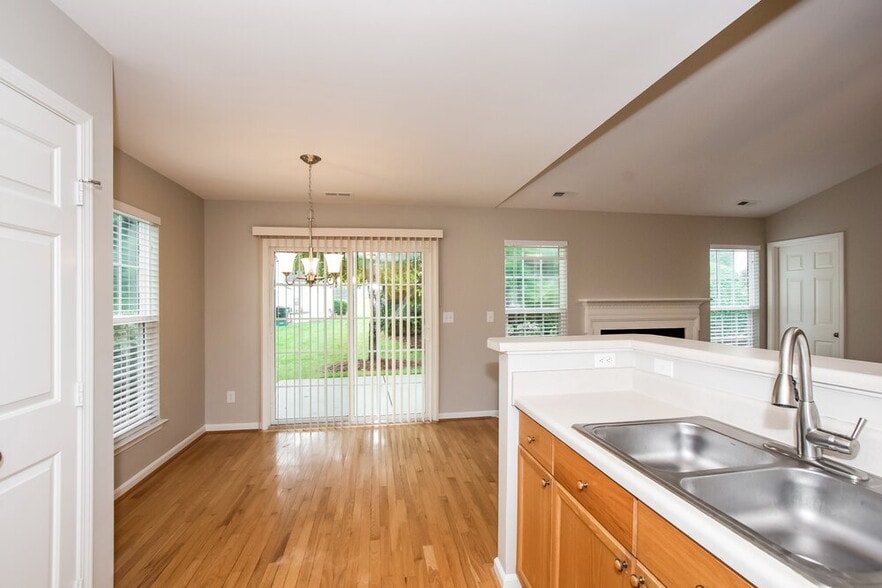 Building Photo - 6724 Mimosa St