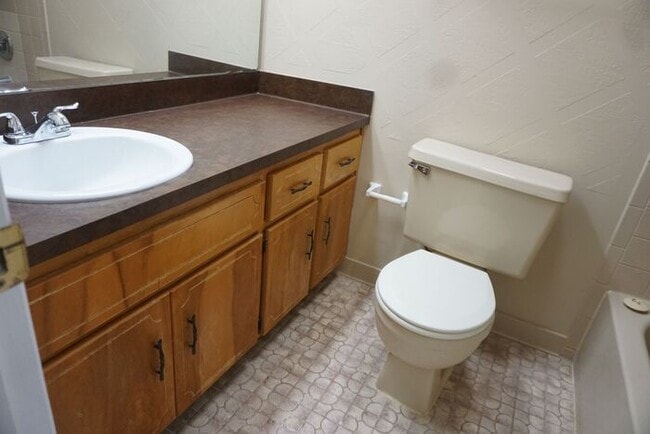 Building Photo - 2 Bedroom 2.5 Bath Mandarin Townhome