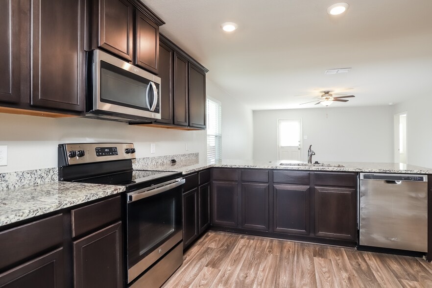 Building Photo - 7210 Lazy Cyn