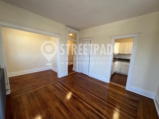 Building Photo - bedroom in Boston MA 02215