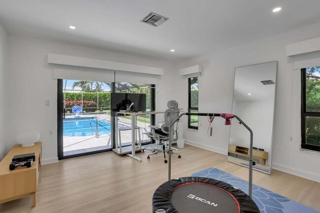 Building Photo - 2903 Banyan Blvd Cir NW