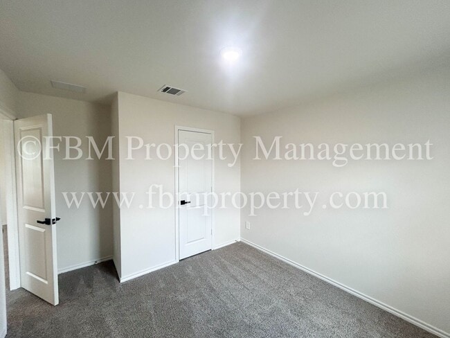Building Photo - 935 Keystone Ct