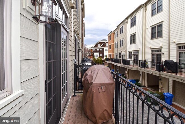 Building Photo - 4531 Westhall Dr