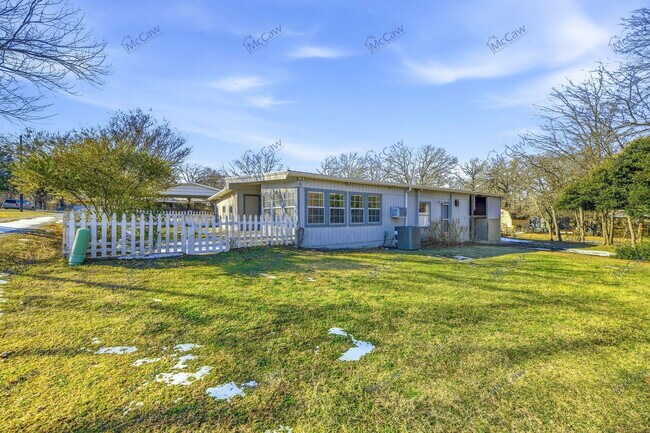 Building Photo - 1309 Oakridge Rd