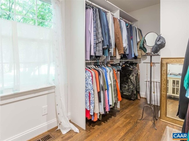 Building Photo - 107 Tally-Ho Dr