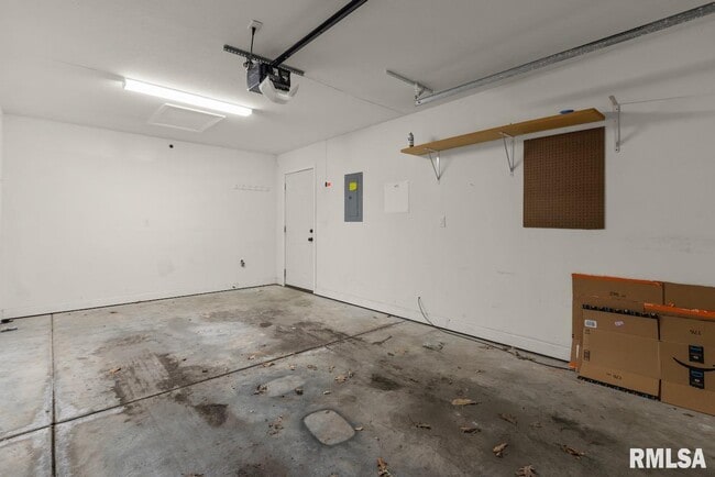 Building Photo - 3005 N Molleck Dr