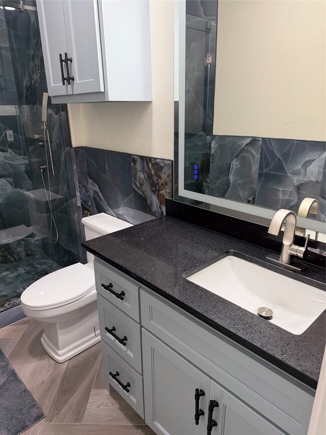 Building Photo - 5525 Swan Dr