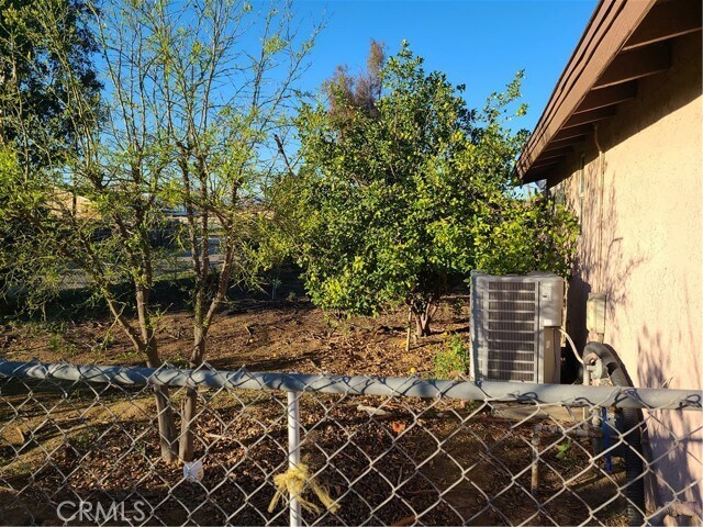 Building Photo - 11685 Holmes Ave