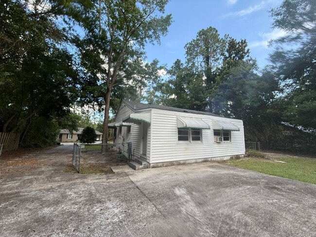 Building Photo - 219 Vista Cir