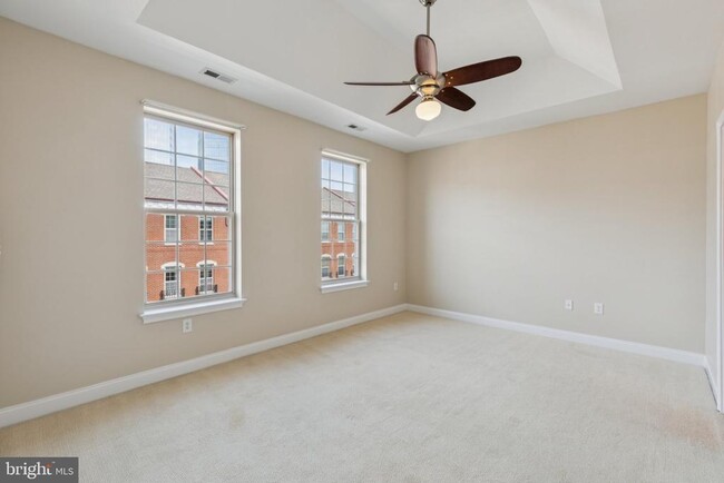 Building Photo - 105 Captains Way