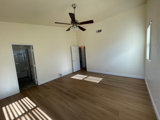 Building Photo - Apple Valley Home in The Vineyards- 3 Bedr...