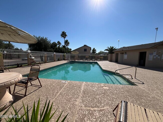 Building Photo - 3101 E Siesta Ln