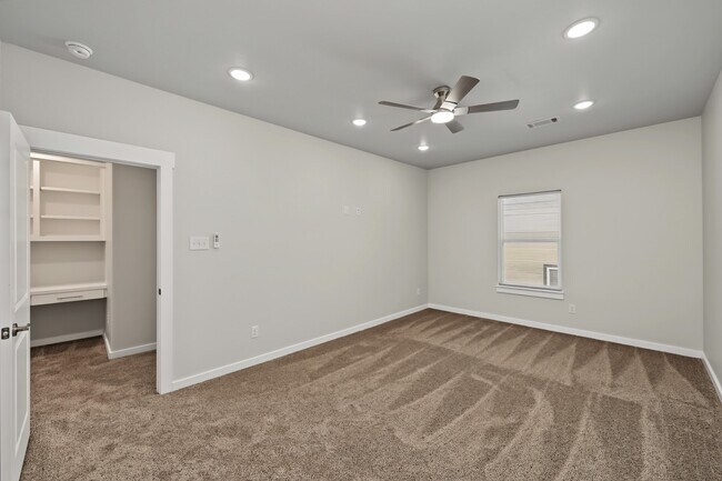 Building Photo - 117 Sun City Ln