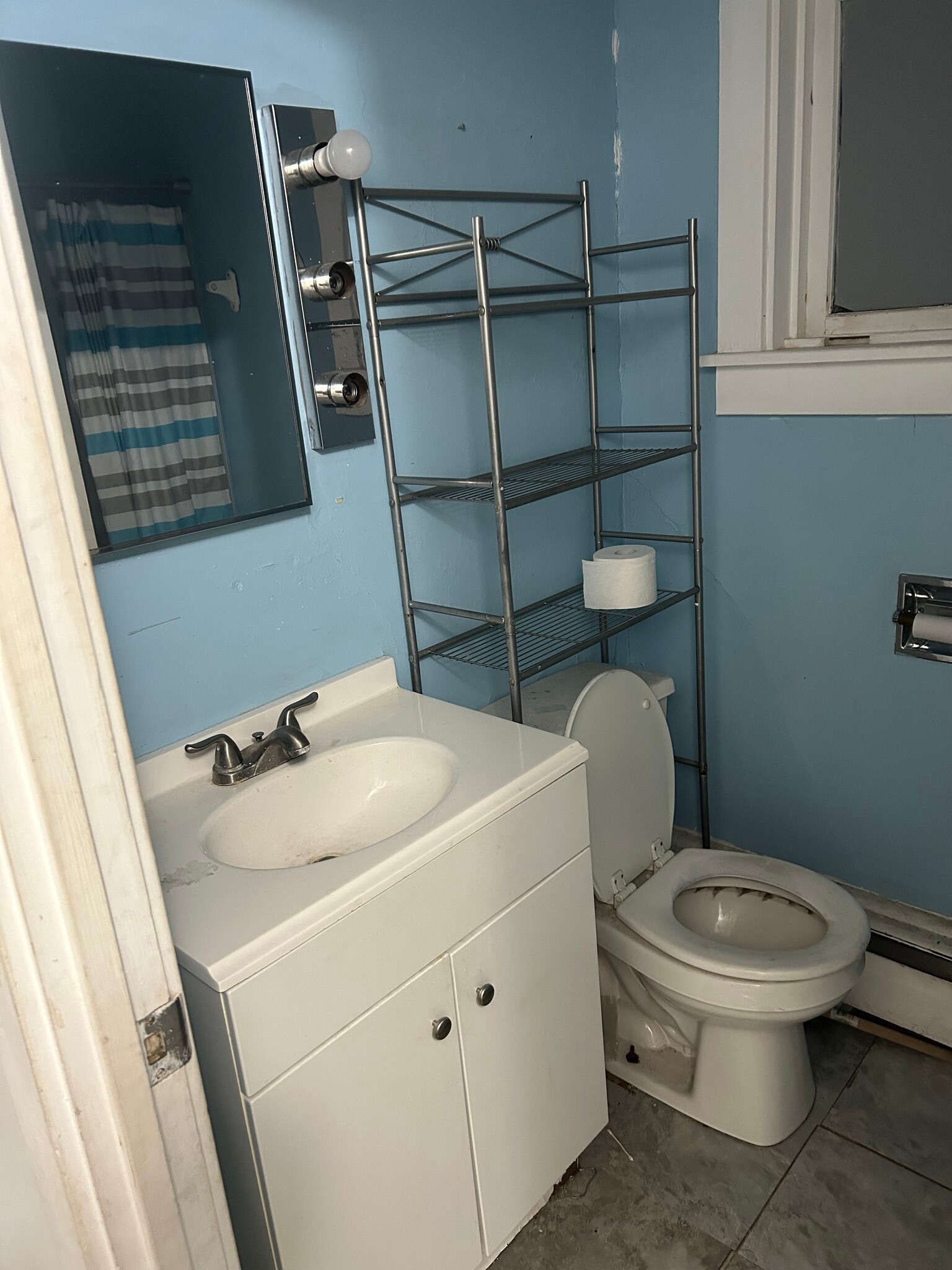 Building Photo - 138 N Main St