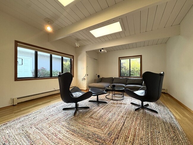 Building Photo - Eichler-Style Gem in Desirable Triple El N...