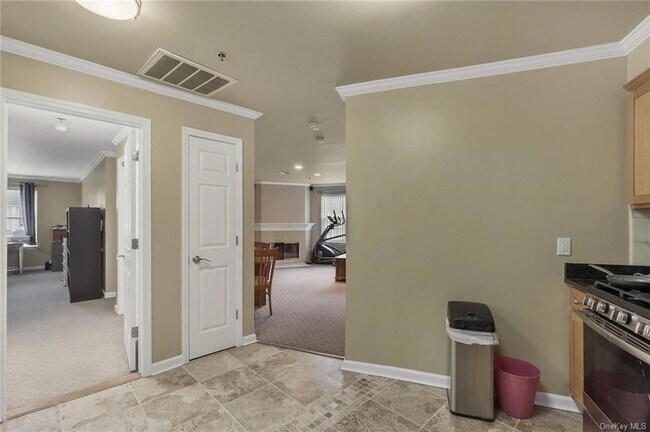 Building Photo - 355 Old Tarrytown Rd