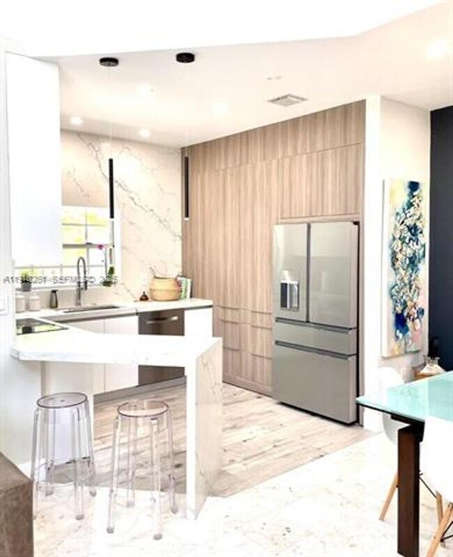 Building Photo - 3070 Allamanda St