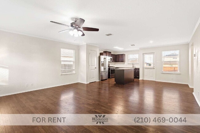 Building Photo - "Charming 3-Bed Sanctuary with 2 Full Baths in Desirable San Antonio Neighborhood - 1497 Sq Ft of...