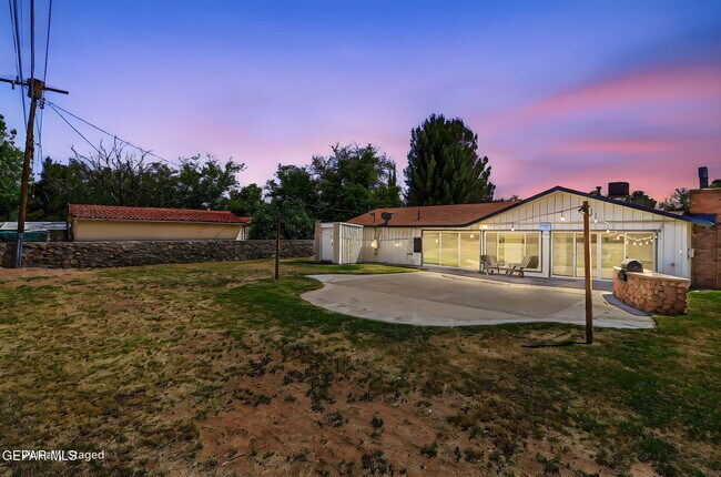 Building Photo - 809 Del Mar Dr